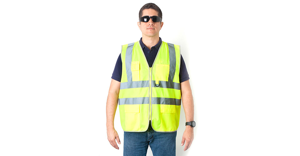 Reflective vest with zipper and pockets